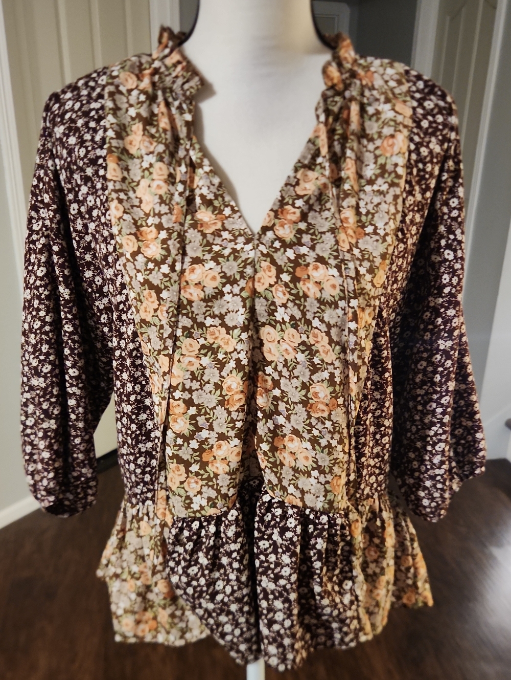 NWOT Umgee Mixed Foral Print Flowy Ruffle Neck Babydoll Blouse